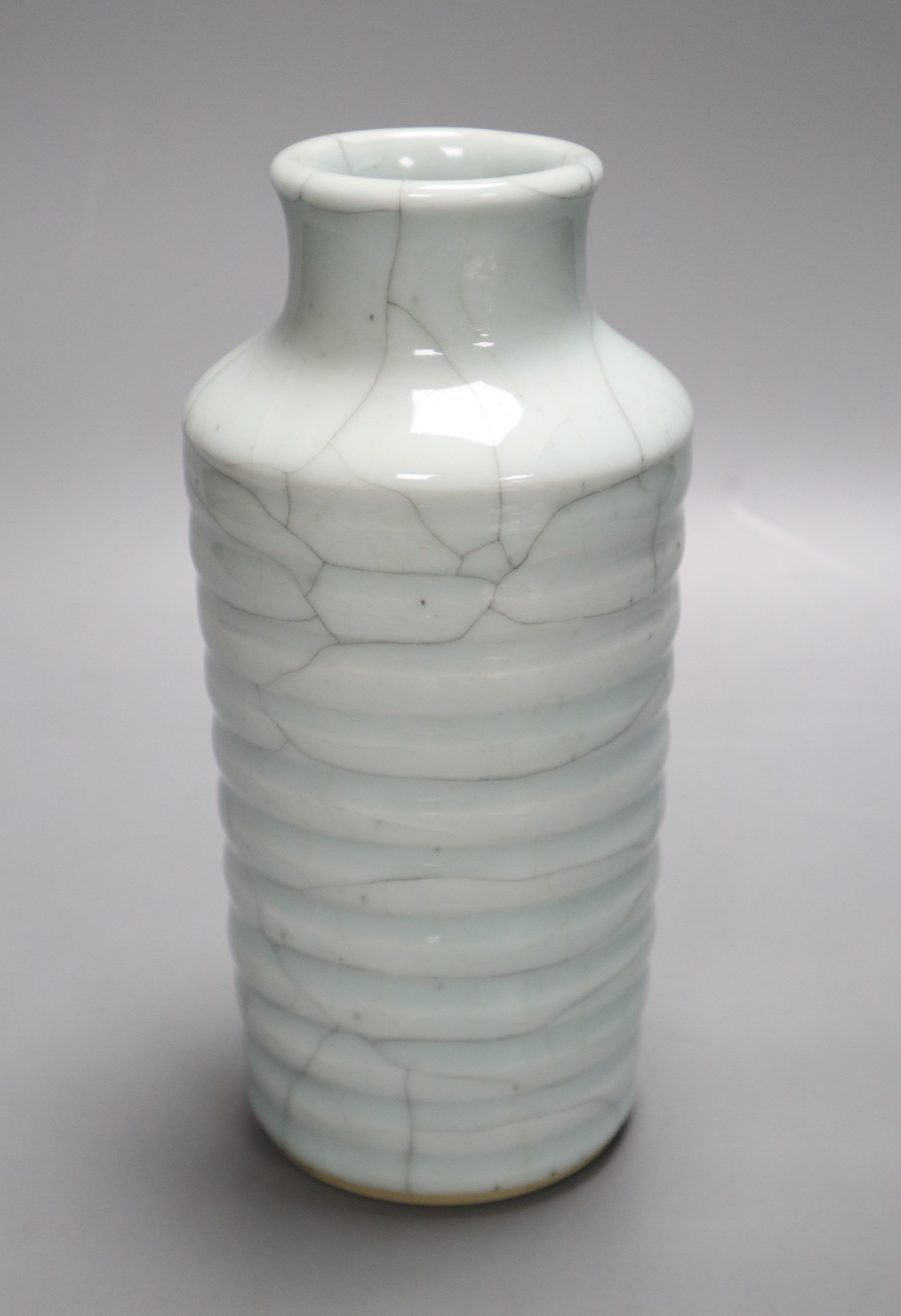 A Chinese Guan type crackle glaze vase, height 20cm